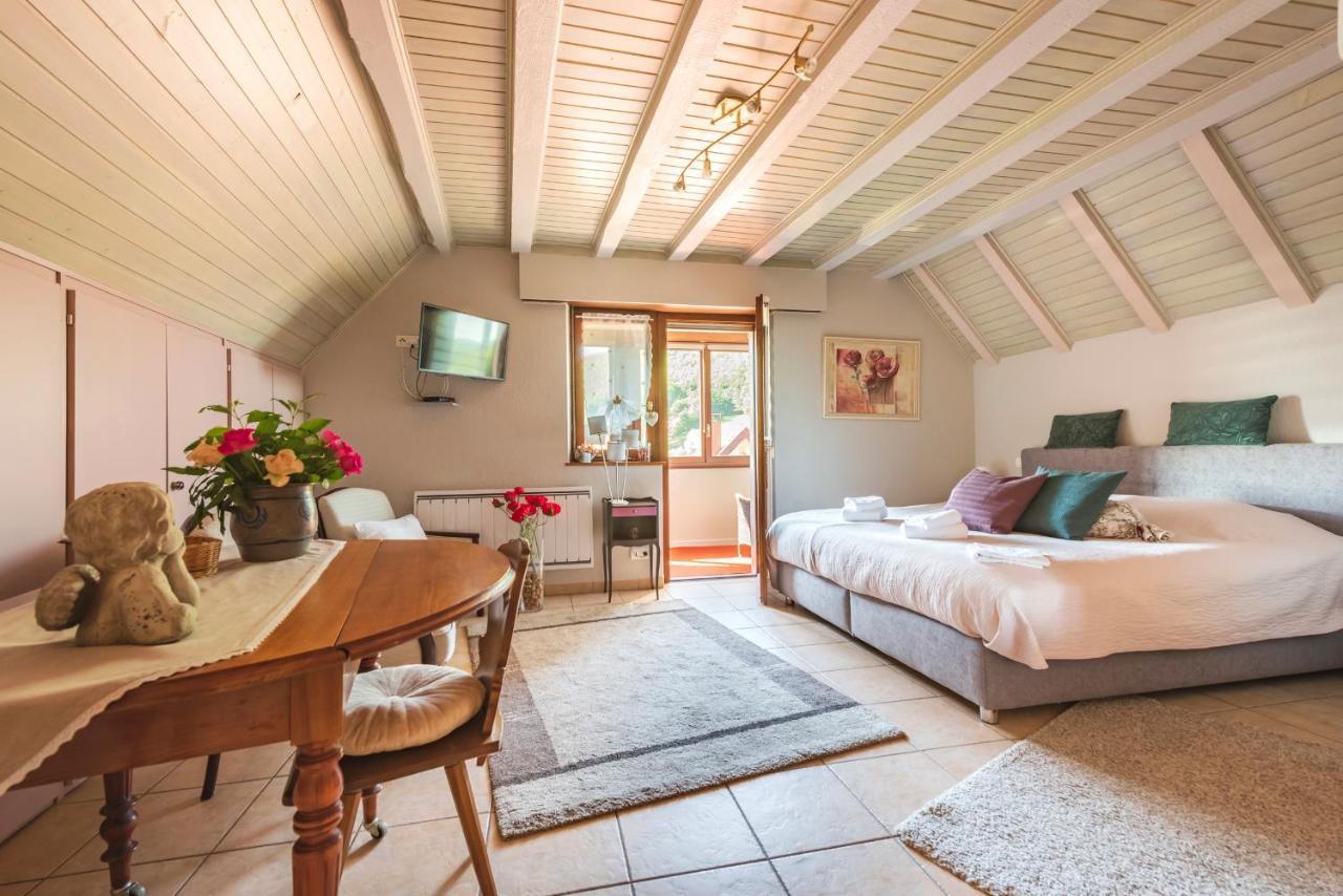 Chambre Du Vigneron - Domaine Leon Bleesz Reichsfeld Exteriör bild